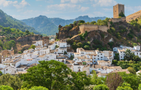 L'une des villes les plus amicales d'Europe propose de délicieuses tapas et des sentiers de randonnée dans les collines espagnoles
