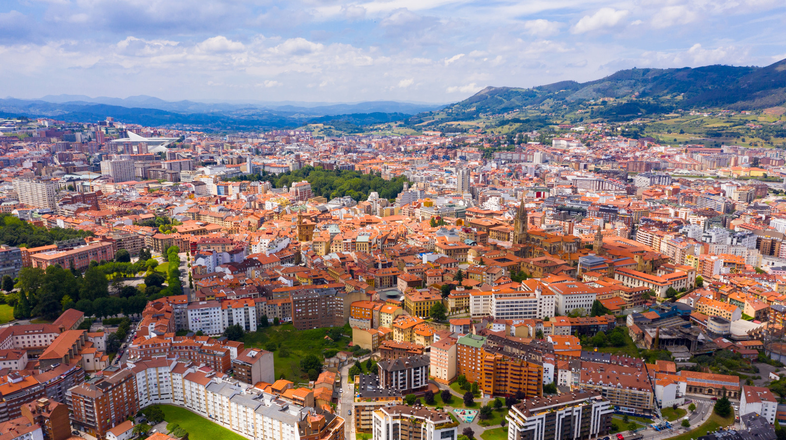Cette alternative de barcelone moins touristique est un joyau caché de bars de cidre, de randonnées panoramiques et de charme calme