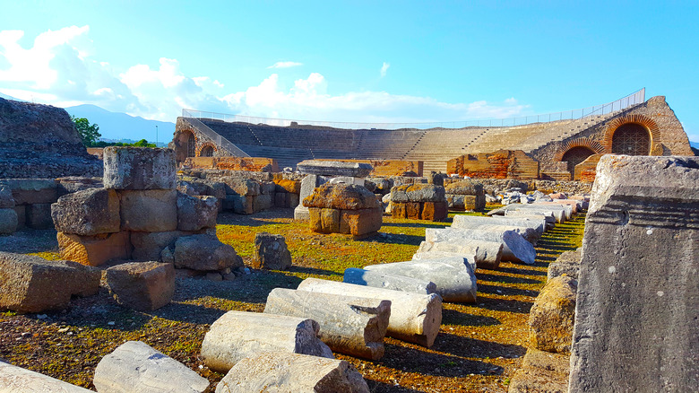 Ruines romaines au parc archéologique de Minturne près de Castelforte