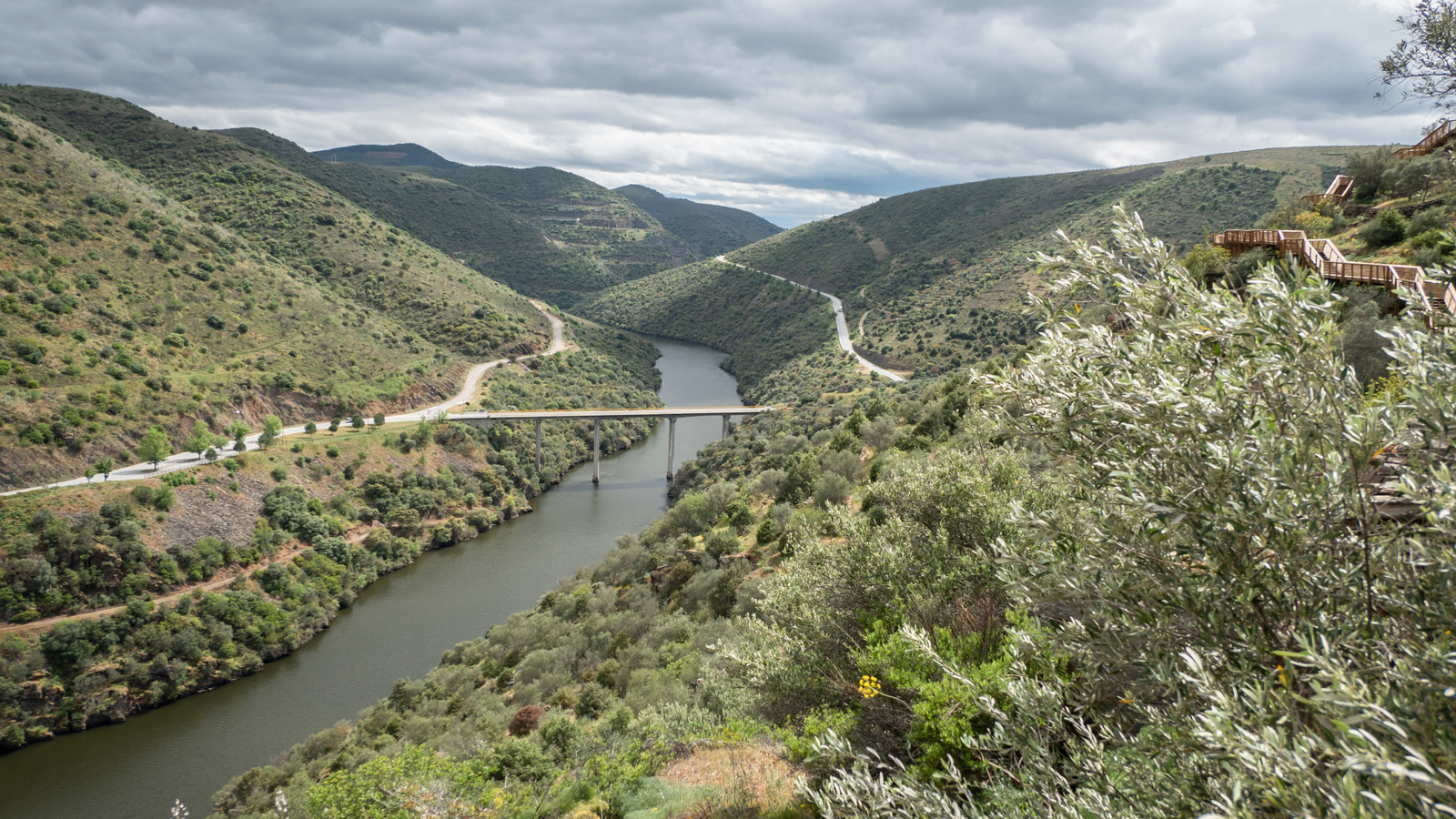 Cette région portugaise rarement visitée est connue pour ses magnifiques paysages sauvages et ses reliques préhistoriques