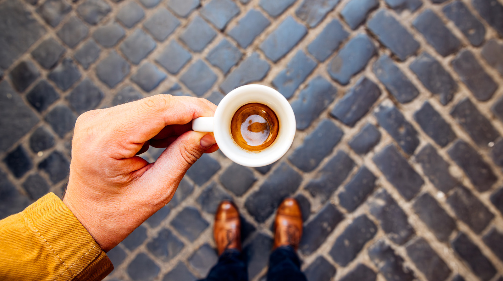 Rick Steves partage les secrets d'étiquette de café les plus cruciaux à savoir avant un voyage en France ou en Italie