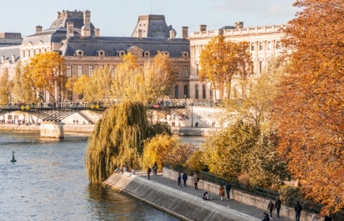 Smack Dab in the Heart of Paris est une île très charmante débordante de magasins, de monuments et de friandises