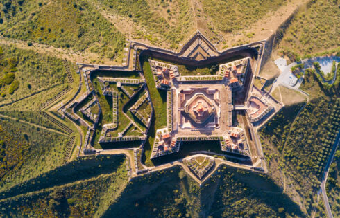 La «reine de la frontière» du Portugal est une ville grandiose avec des forts en forme d'étoile et un vin fluide