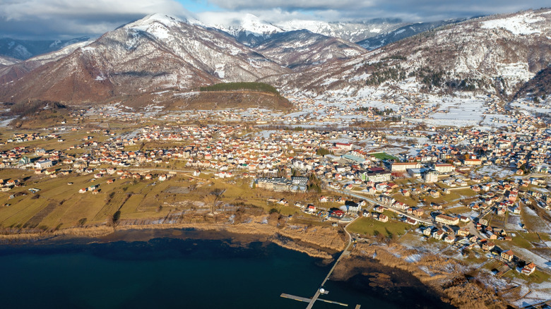 La ville de Plav dans le nord-est du Monténégro