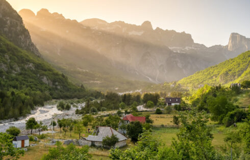 Le sentier transfrontalier à longue distance en Europe vous permet de faire de la randonnée entre l'Albanie, le Kosovo et le Monténégro