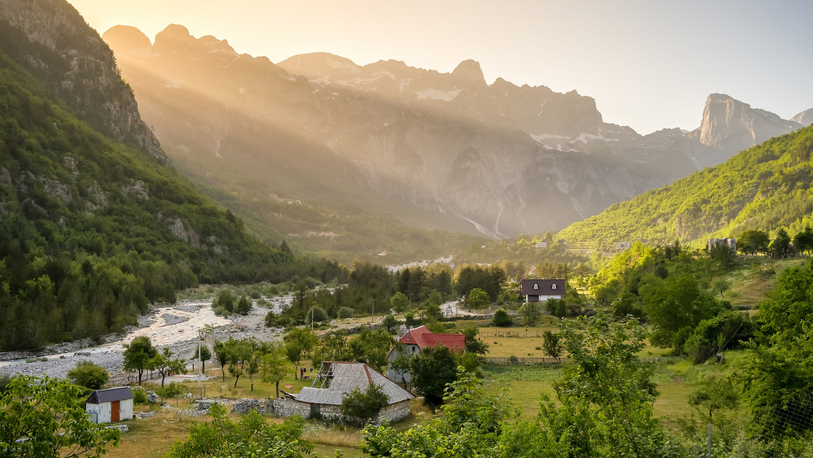 Le sentier transfrontalier à longue distance en Europe vous permet de faire de la randonnée entre l'Albanie, le Kosovo et le Monténégro