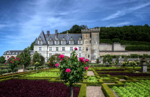 Rick Steves dit que ce «château moyen» de la vallée française se transforme en un `` stopper Show '' avec des jardins en fleurs