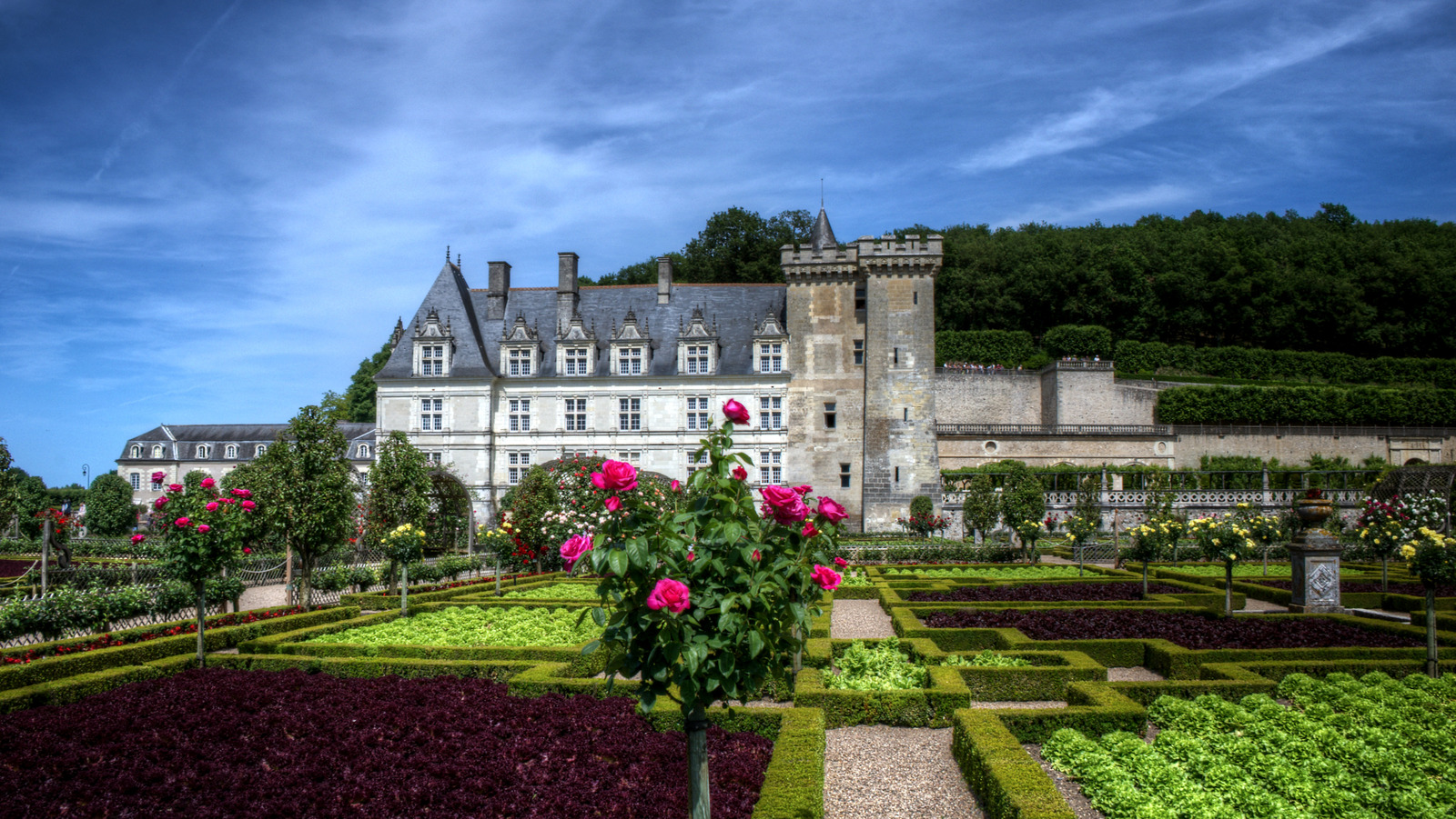 Rick Steves dit que ce «château moyen» de la vallée française se transforme en un `` stopper Show '' avec des jardins en fleurs