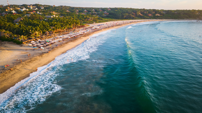 Tiche aérienne de la plage de Zicatela