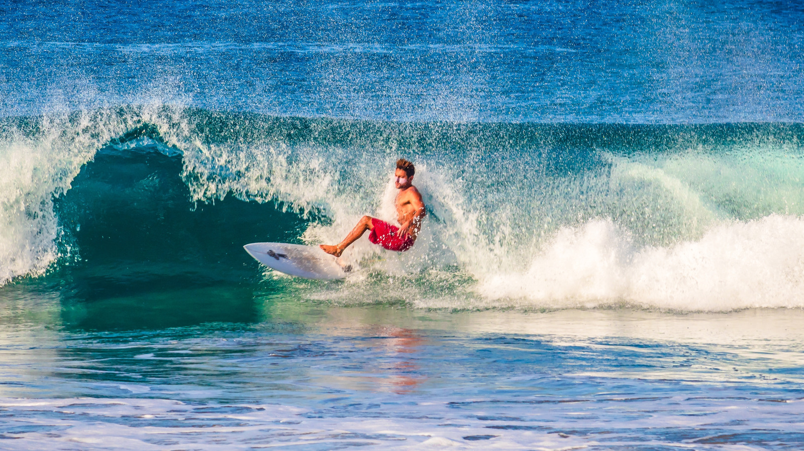 Puerto Escondido possède un hôtel sans effort sans effort mélangeant la culture de surf avec style boutique au Mexique