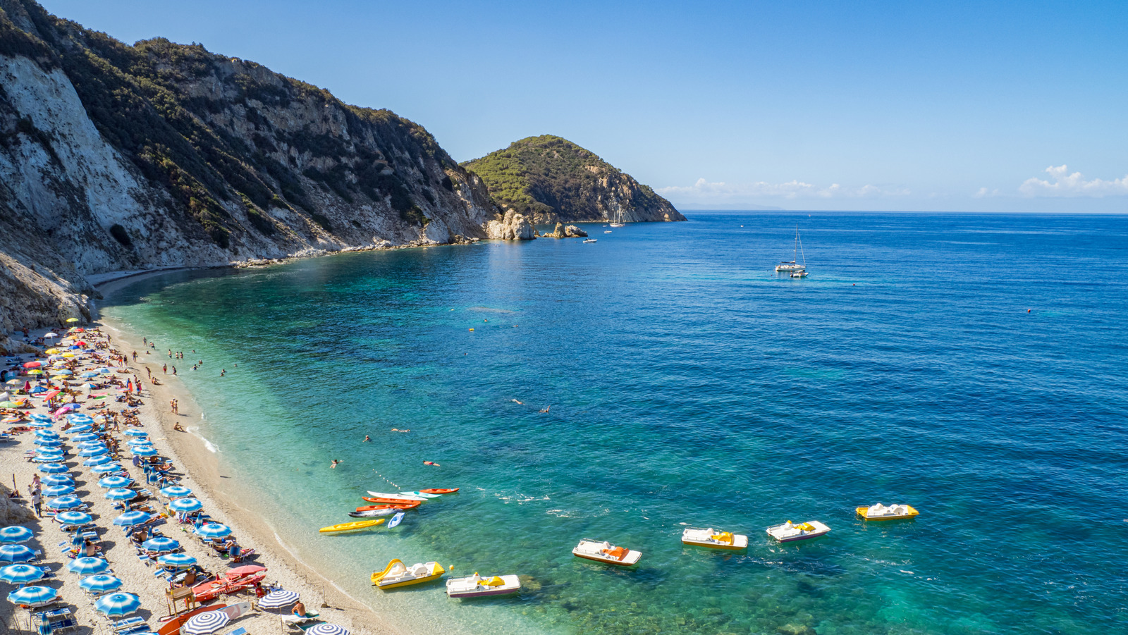 Italie Hidden Gem est une ville enchanteresse offrant une évasion de plage moins courte pour les touristes qui aiment la mer