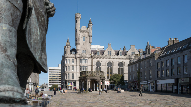 Une place de la ville architecturale à Aberdeen