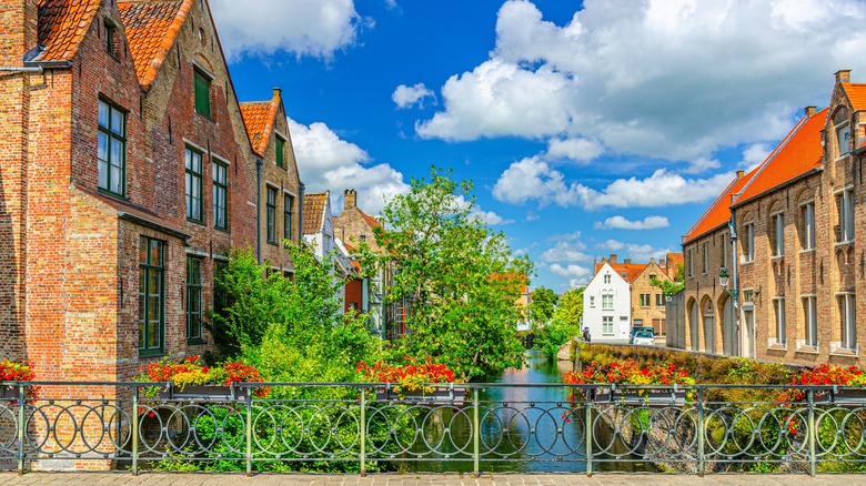 Augustijnenrei Bruges par une journée ensoleillée