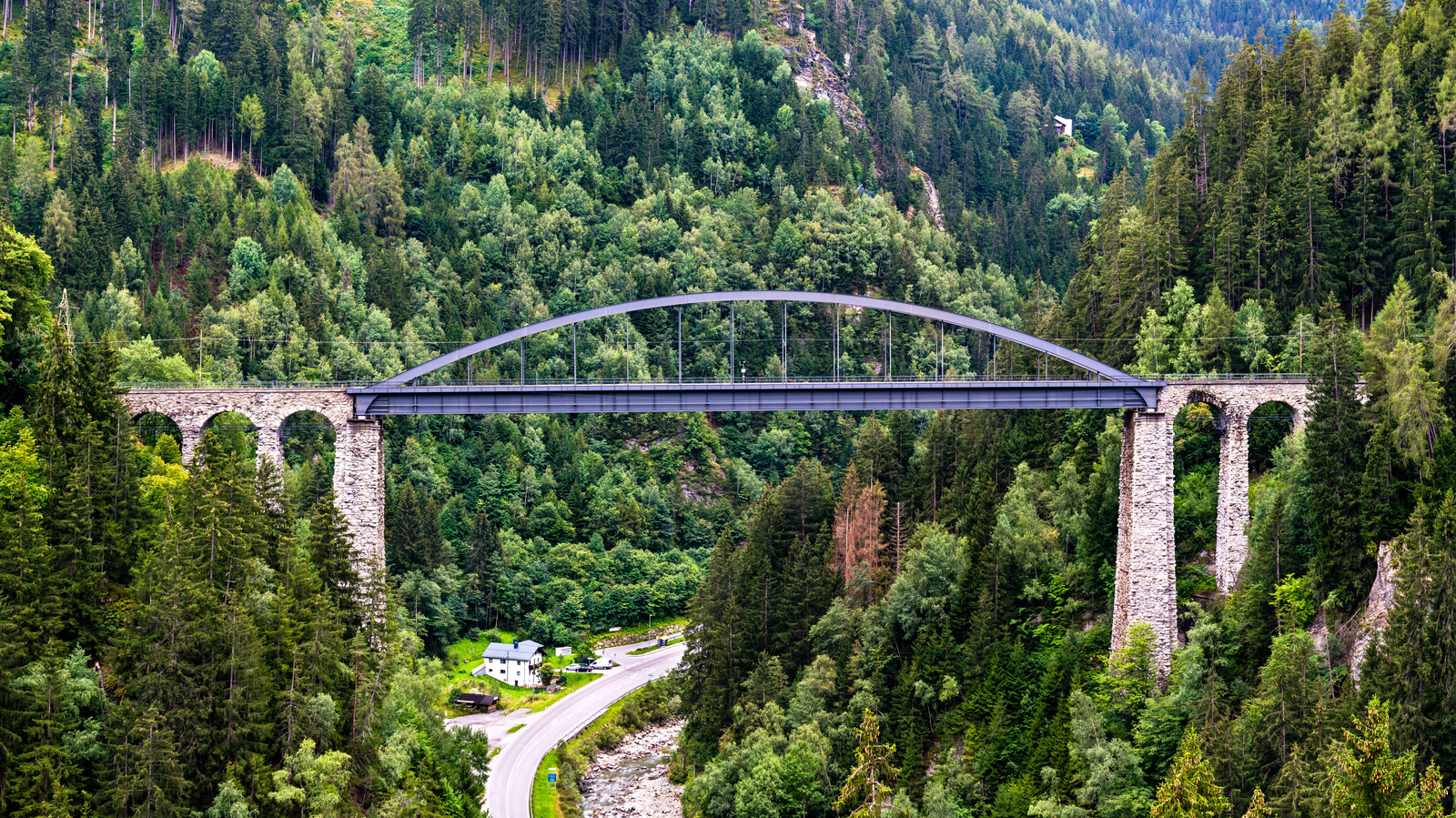 Un trajet en train abordable en Autriche vous emmène à travers les Alpes à couper le souffle dans un confort inégalé