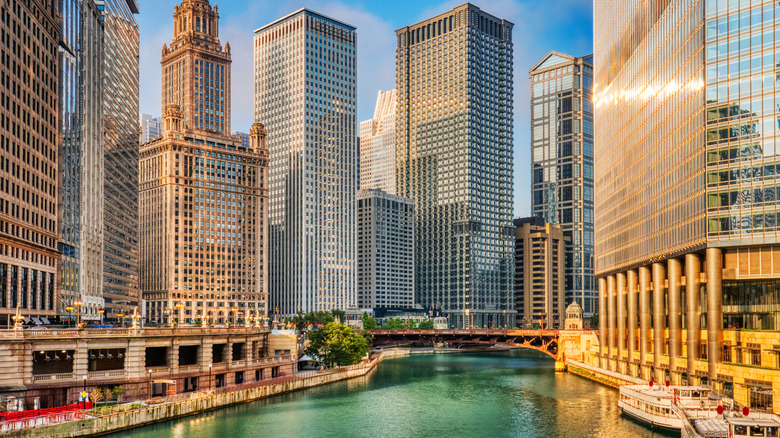Downtown Chicago vu à partir d'une croisière fluviale