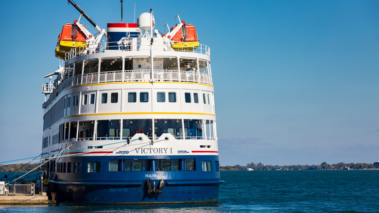 La victoire I Cruise Ship a accosté dans le lac Michigan.