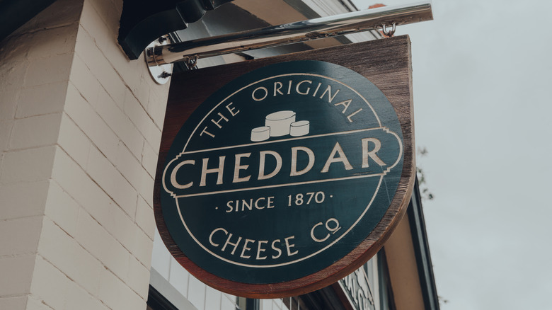 Signe de Cheddar Gorge Cheese Co.