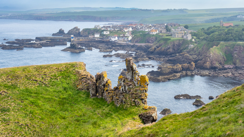 Green Hills, Cliffs et Sea with St. Abbs en arrière-plan.