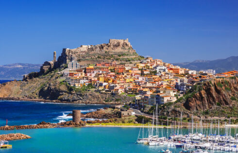 L'une des plus belles villes médiévales d'Italie est un joyau de la Sardainia enchanteur avec un château célèbre
