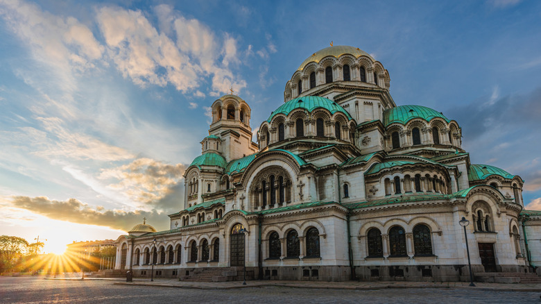 Sofia's St. Alexander Nevsky Cathedral au coucher du soleil