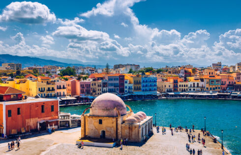 L'une des plus anciennes villes d'Europe est une escapade à couper le souffle de l'île grecque avec une vieille ville atmosphérique