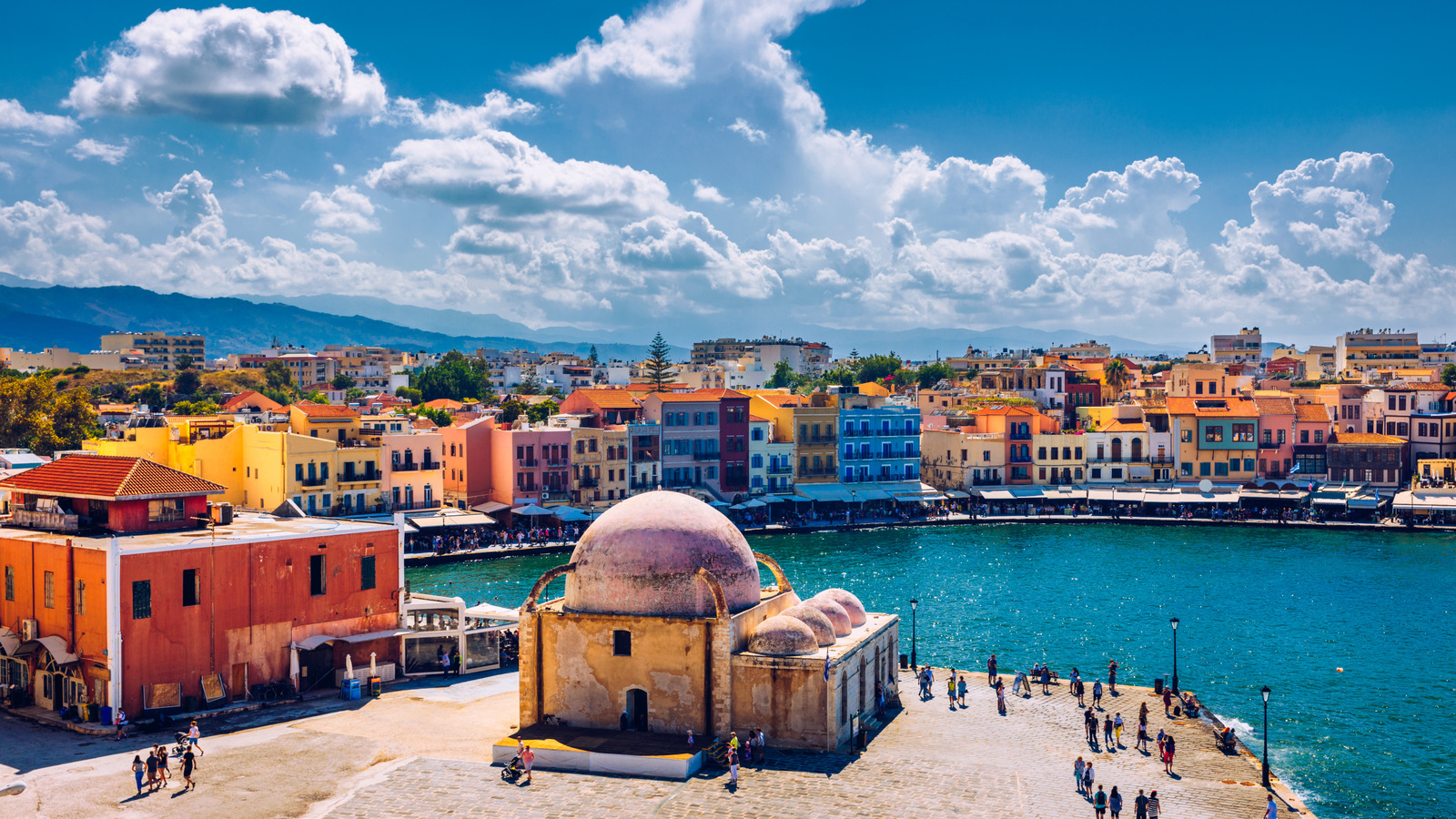 L'une des plus anciennes villes d'Europe est une escapade à couper le souffle de l'île grecque avec une vieille ville atmosphérique