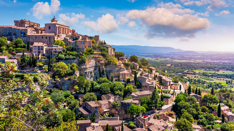 Vue aérienne du village de la colline de Gordes