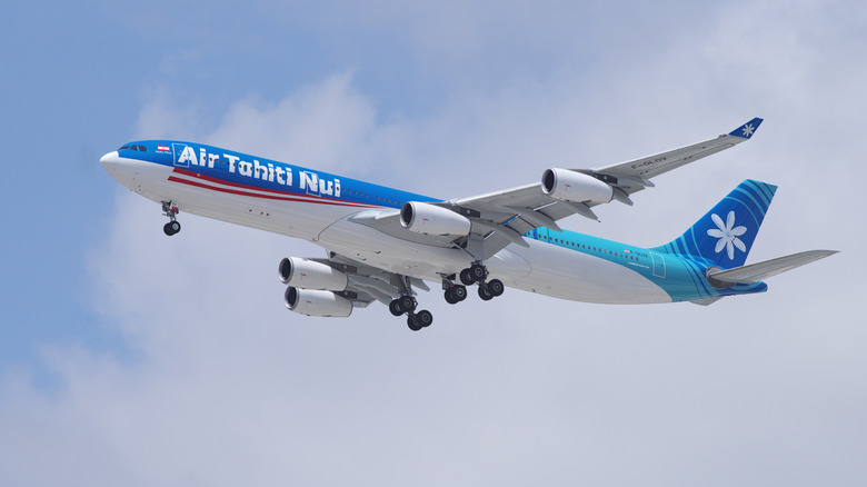Un avion aérien Tahiti nui à mi-vol