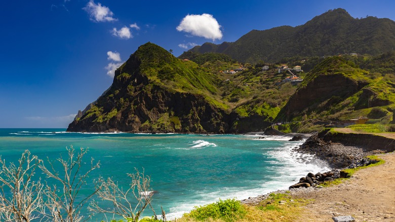 La toile de fond de Porto da Cruz, Madère