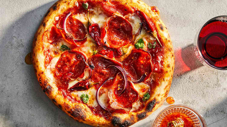 Pizza avec saucisse soppressata