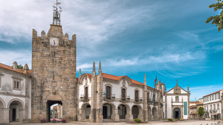 Médiale Stone Clocktower à Caminha Town Square