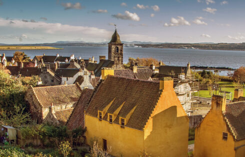 Le village portuaire le plus magnifique d'Écosse est une évasion pittoresque avec des vues de rivière et des cafés mignons