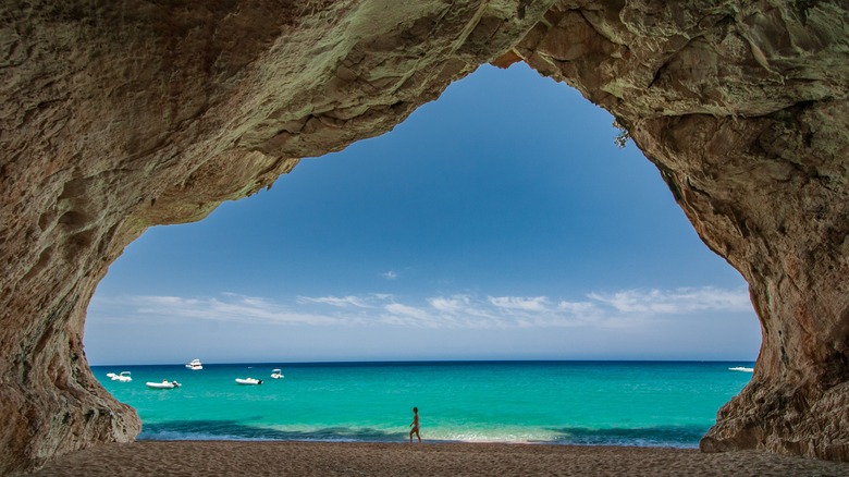 grotte maritime sur Cala Luna Sardia