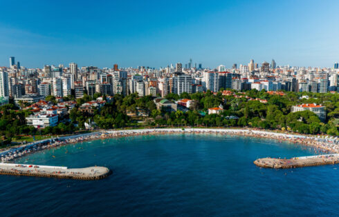 Cette capitale européenne éblouissante est la destination improbable de vos prochaines vacances Beach City