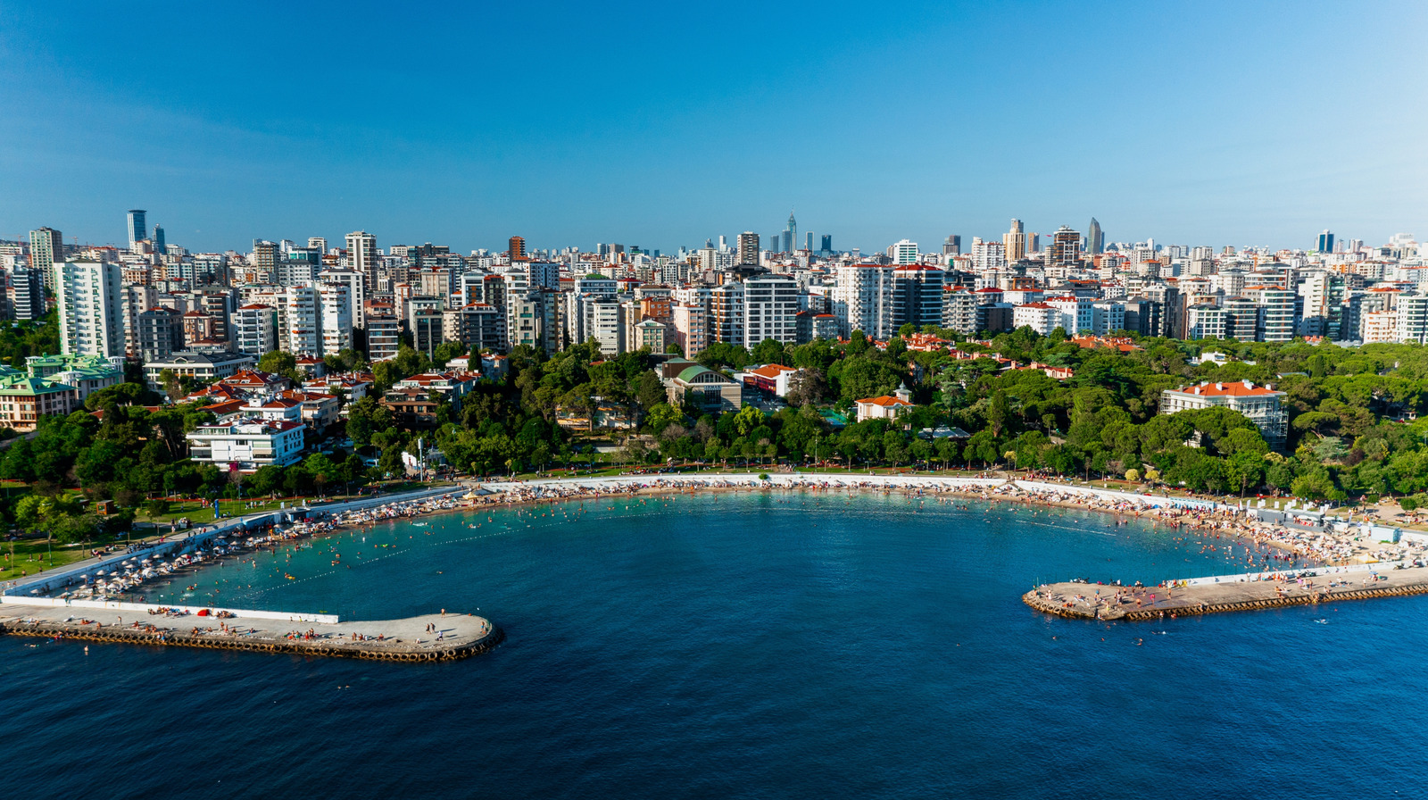 Cette capitale européenne éblouissante est la destination improbable de vos prochaines vacances Beach City