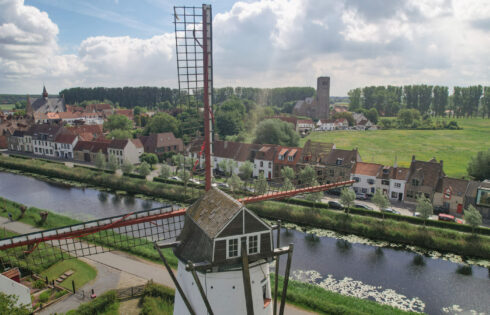 Rick Steves dit que cette charmante ville est le meilleur voyage à vélo de Bruges avec un joli canal et des marchés