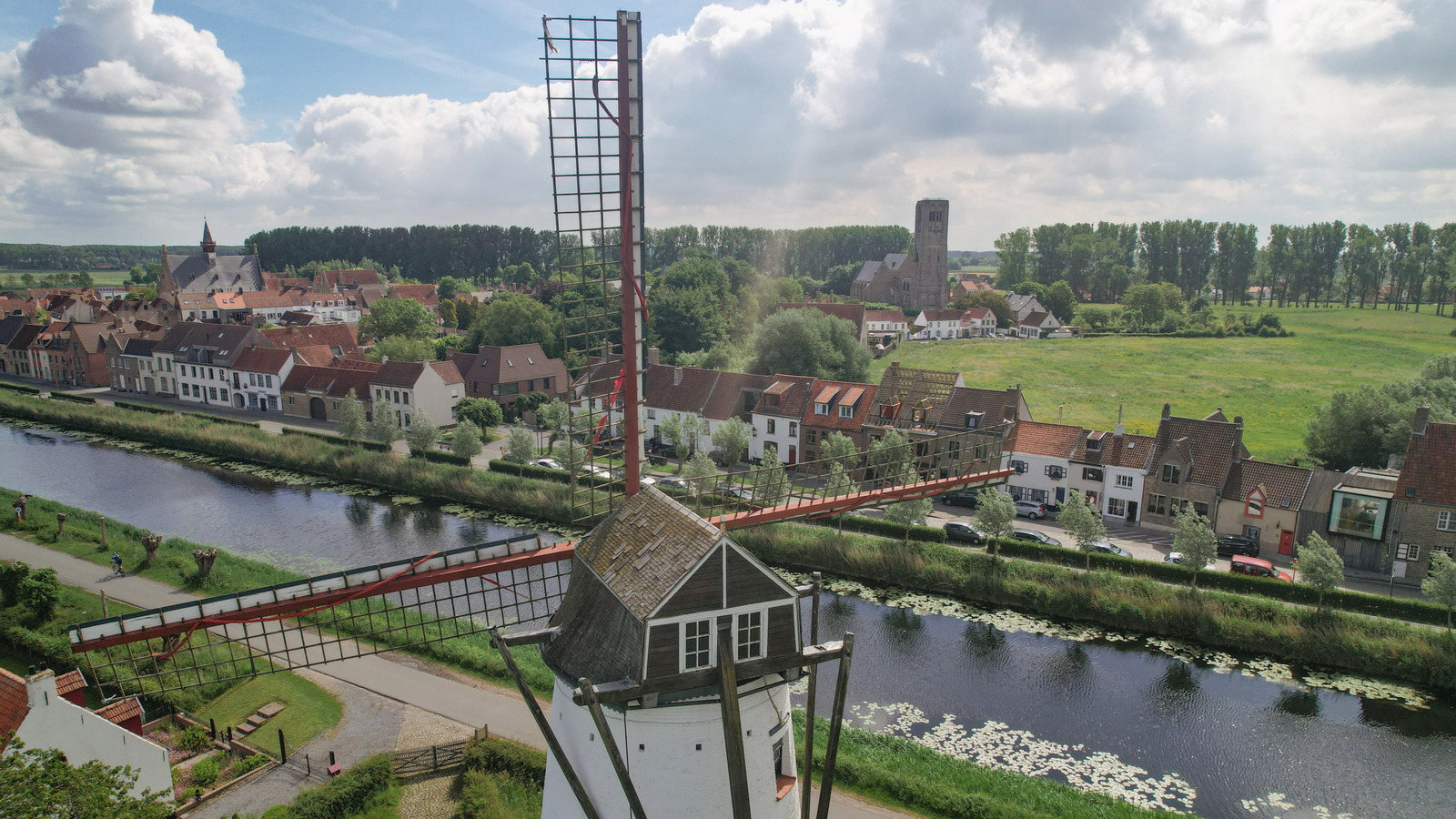 Rick Steves dit que cette charmante ville est le meilleur voyage à vélo de Bruges avec un joli canal et des marchés