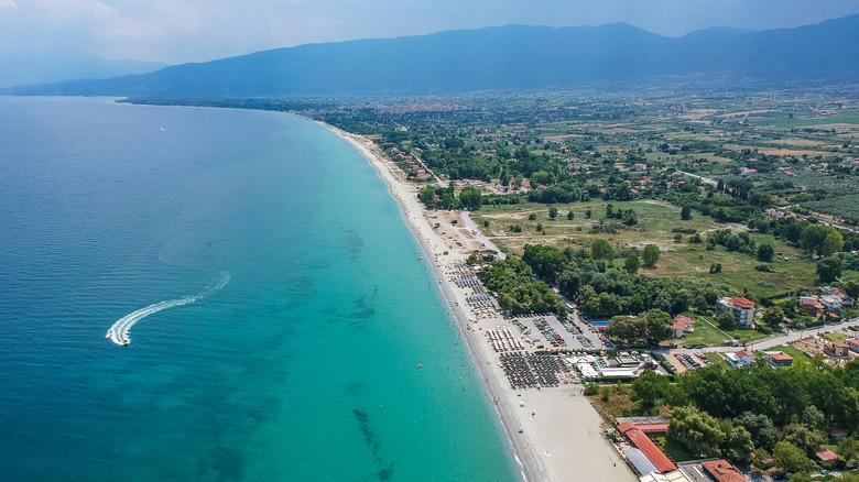 Vue de la plage de Plaka à Litochoro