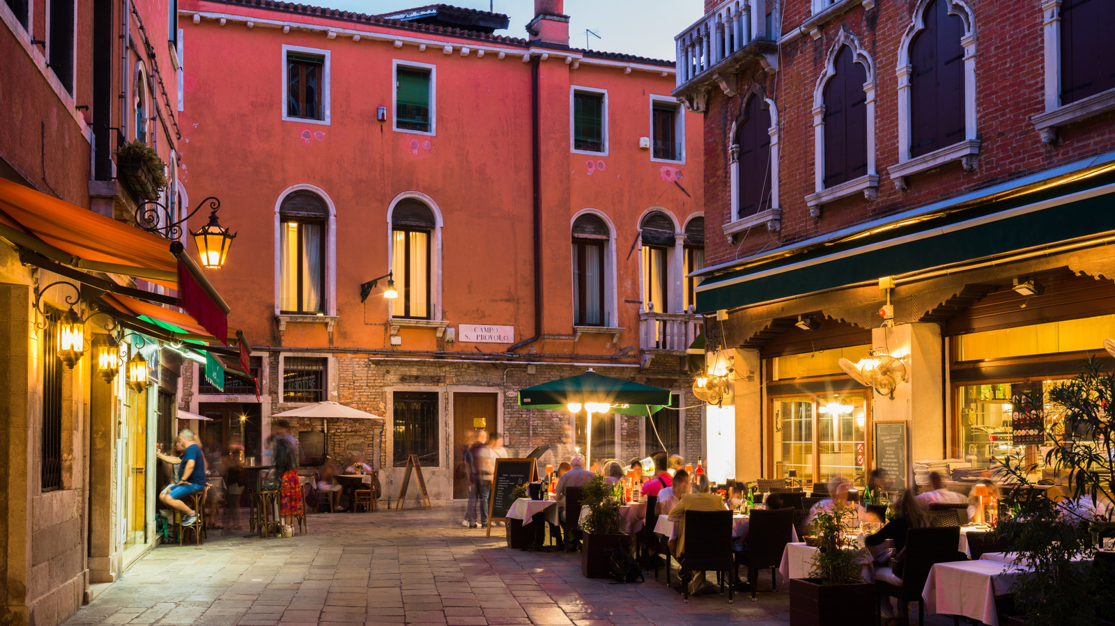 La recommandation de nourriture italienne «bizarre» mais délicieuse Rick Steves suggère de manger comme un local à Venise