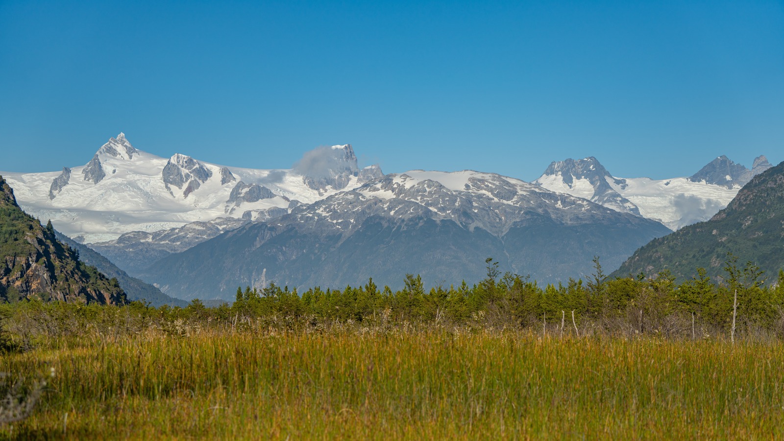 Le parc national le plus dramatique de Patagonia possède des glaciers, des forêts et des sommets de montagne incroyables et incroyables