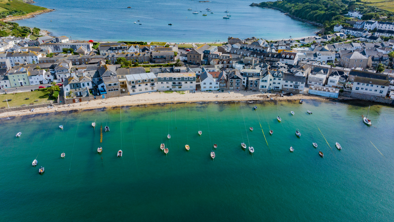 Les îles vierges et tropicales d'Angleterre ressemblent à un paradis des Caraïbes avec plongée en apnée, plages et sceaux sauvages