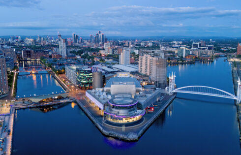 Juste au-delà de Manchester se trouve une ville animée qui se transforme en l'une des destinations culturelles les plus excitantes d'Angleterre