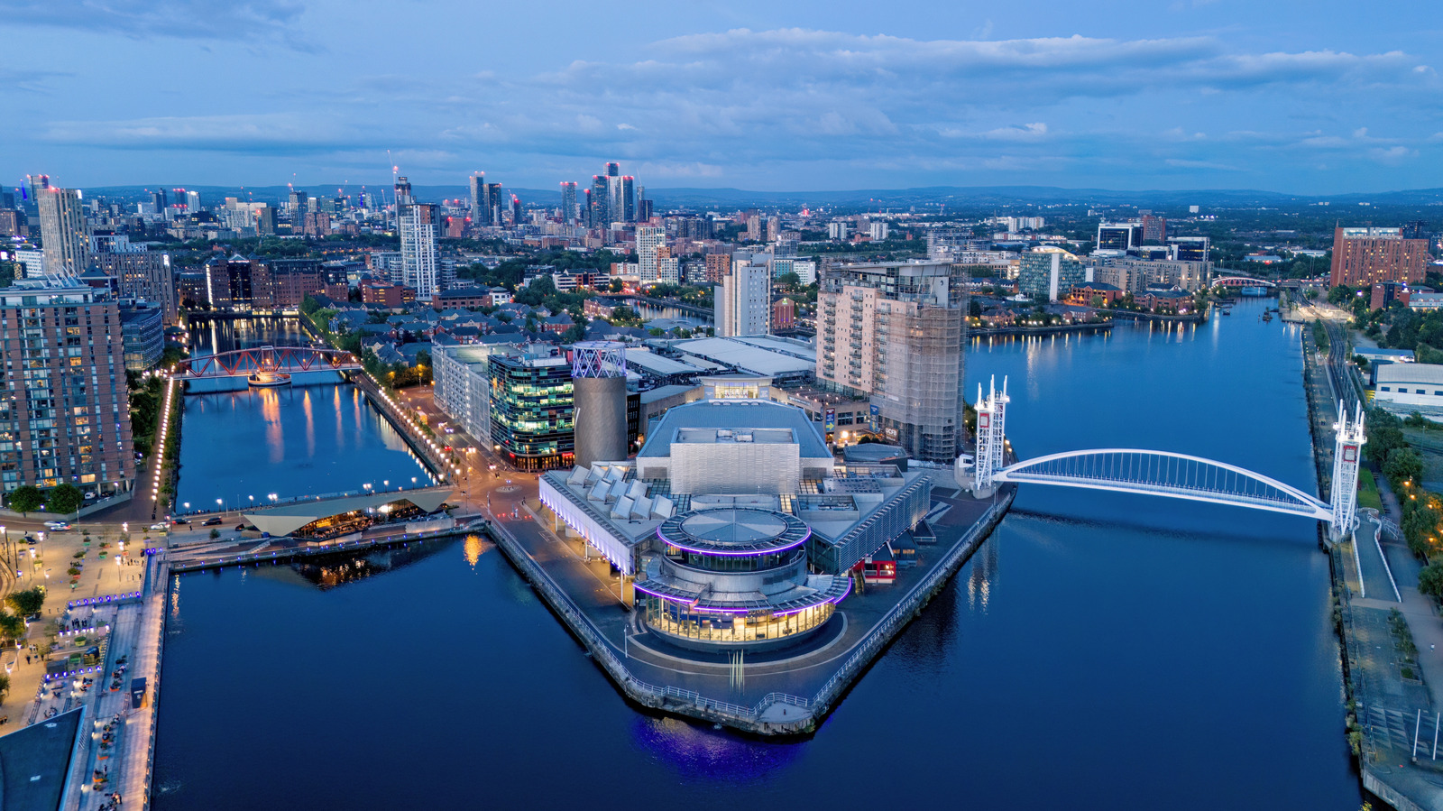 Juste au-delà de Manchester se trouve une ville animée qui se transforme en l'une des destinations culturelles les plus excitantes d'Angleterre
