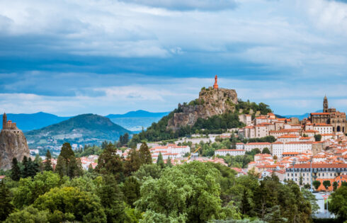 Cette ville française à couper le souffle est entourée de sentiers de randonnée et imprégnés de l'histoire