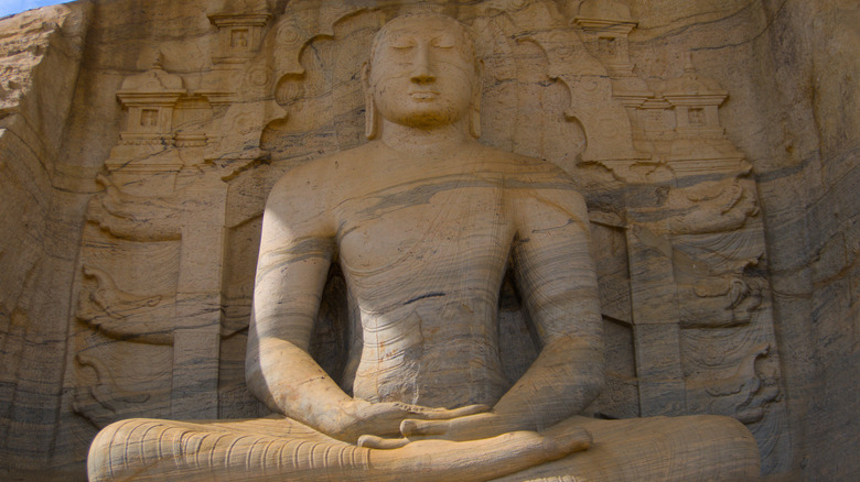 12ème siècle Granite Bouddha à Polonnaruwa Sri Lanka