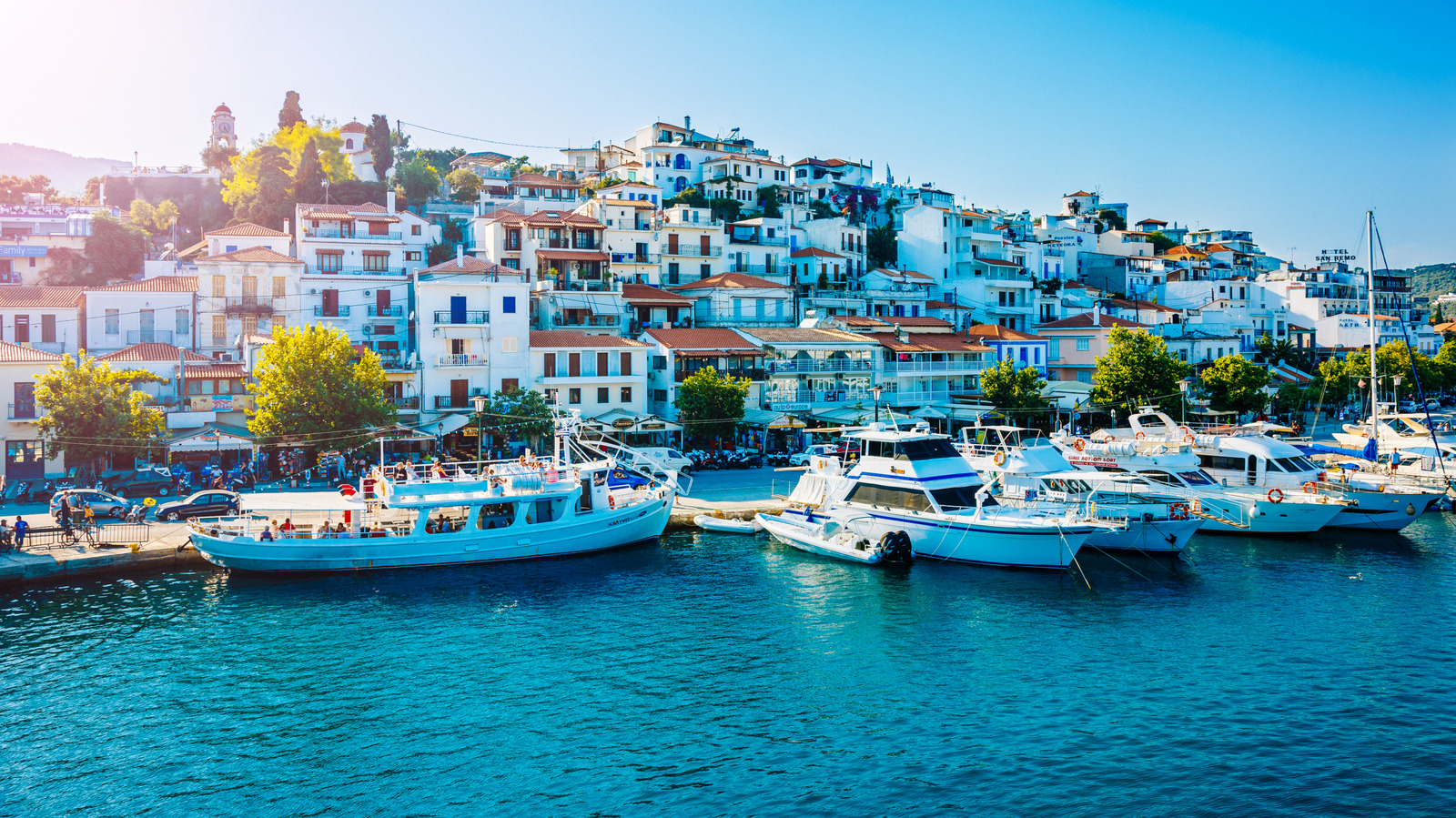 L'alternative extrêmement abordable de la Grèce à Santorin possède des plages tout aussi belles avec de petites foules