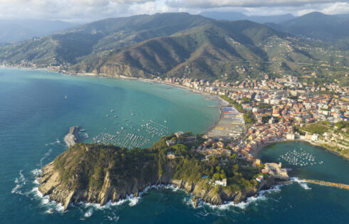 Rick Steves suggère cette ville balnéaire sur la Riviera italienne pour le charme Cinque Terre sans la foule