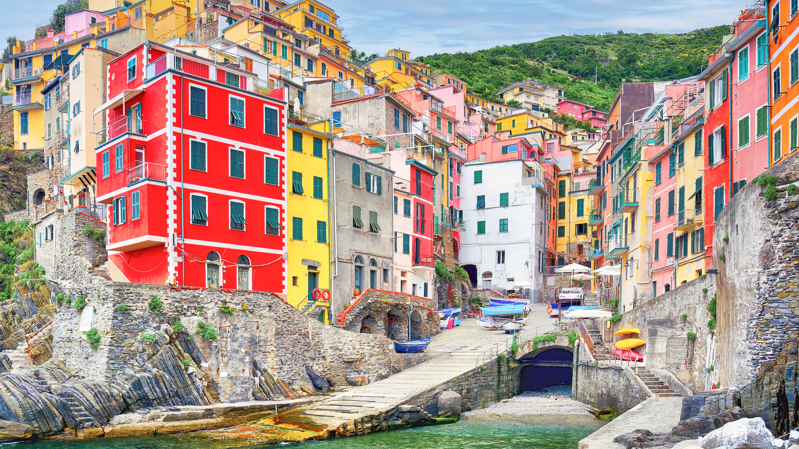 Le «joyau du sud» de Cinque Terre d'Italie est un village côtier sans effort à couper le souffle