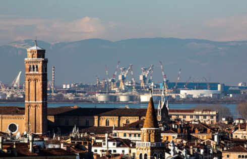 La ville la plus dépassée d'Italie accueille la scène punk rock hardcore la plus chaude d'Europe la nuit
