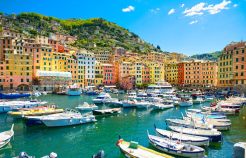 Italie sous-estimée, exquise et colorée Village sur la Riviera propose des maisons en bord de mer et un charme